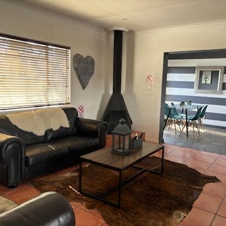 Karoo Heart Apartamento Beaufort West Exterior foto
